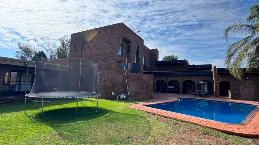 5 Bedroom Property for Sale in Royldene Northern Cape